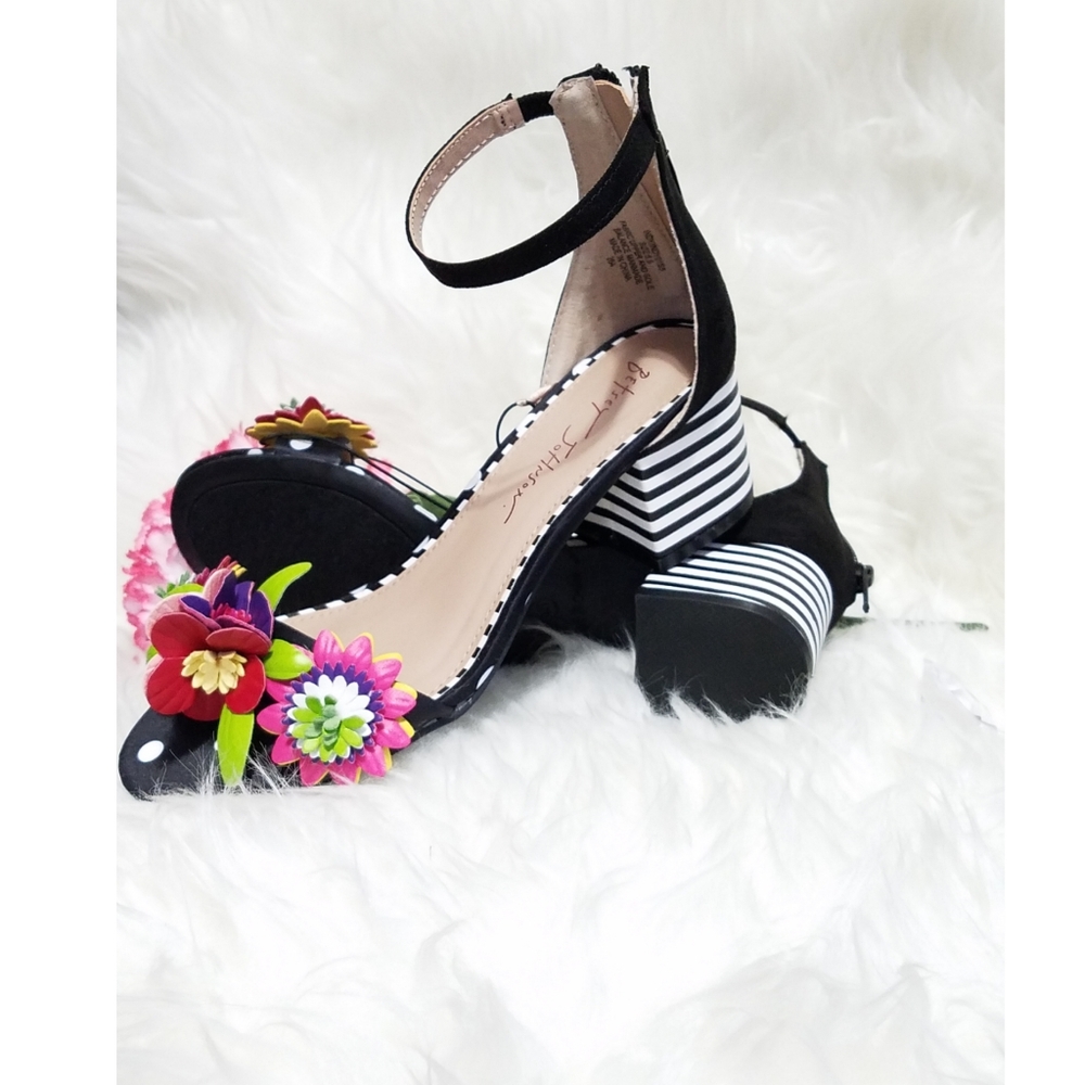BETSEY JOHNSON INDY FLORAL SANDALS SHOES SZ - Picture 2 of 13